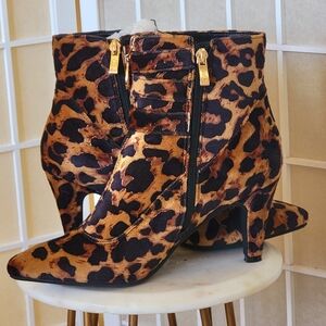 Pointed Toe Zip Stiletto Kitten Heel Ankle Booties / Size 8M